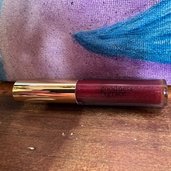 New honey lip balm and goodness and grace lip gloss - Picture 7 of 8